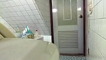 ตั้งกล้องไว้ในห้องน้ำ หนุ่มไม่รู้เดินมาเยี่ยว เห็นหมดเลย